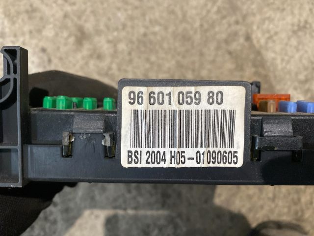 bontott CITROËN C4 Biztosítéktábla Utastér