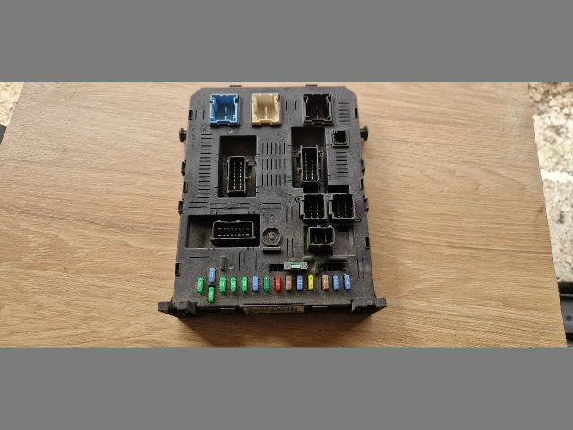 bontott CITROËN C4 Biztosítéktábla Utastér