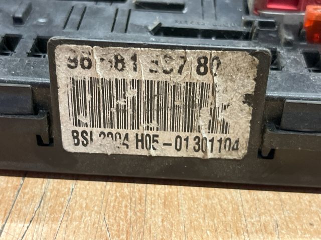 bontott CITROËN C4 Biztosítéktábla Utastér