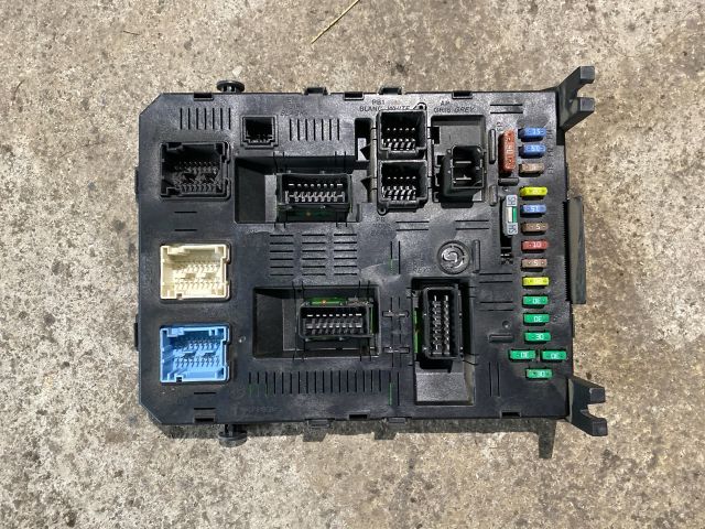 bontott CITROËN C4 Biztosítéktábla Utastér