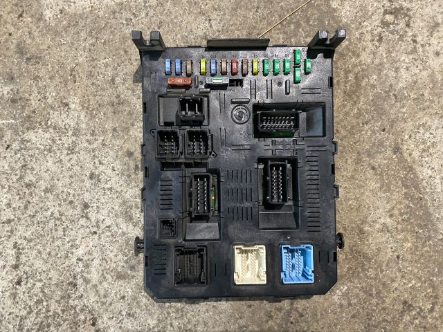 bontott CITROËN C4 Biztosítéktábla Utastér