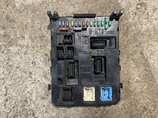 bontott CITROËN C4 Biztosítéktábla Utastér