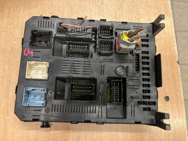 bontott CITROËN C4 Biztosítéktábla Utastér