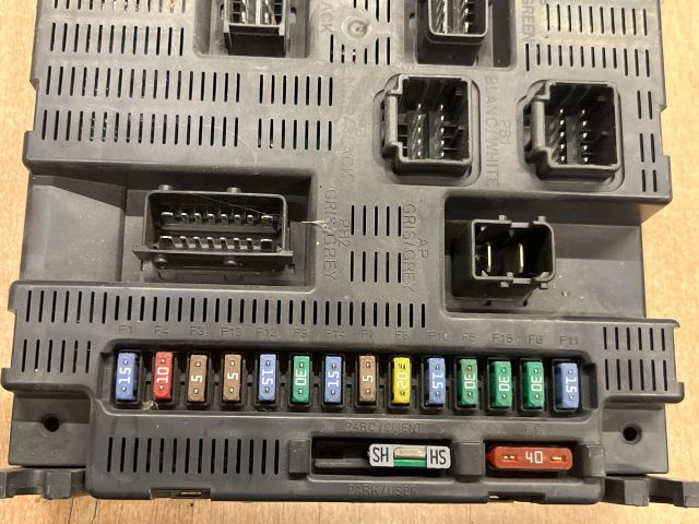 bontott CITROËN C4 Biztosítéktábla Utastér