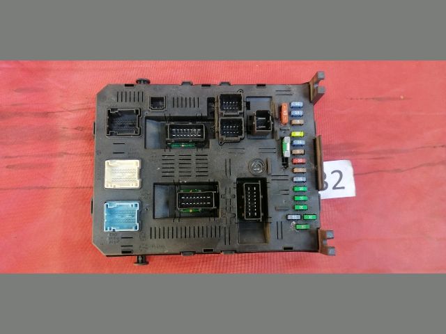 bontott CITROËN C4 Biztosítéktábla Utastér