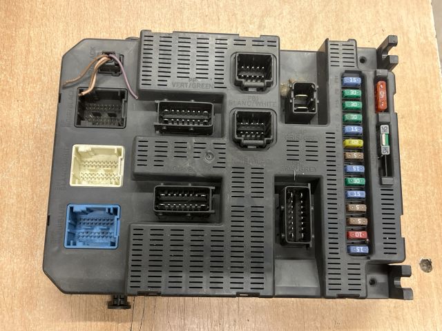 bontott CITROËN C4 Biztosítéktábla Utastér