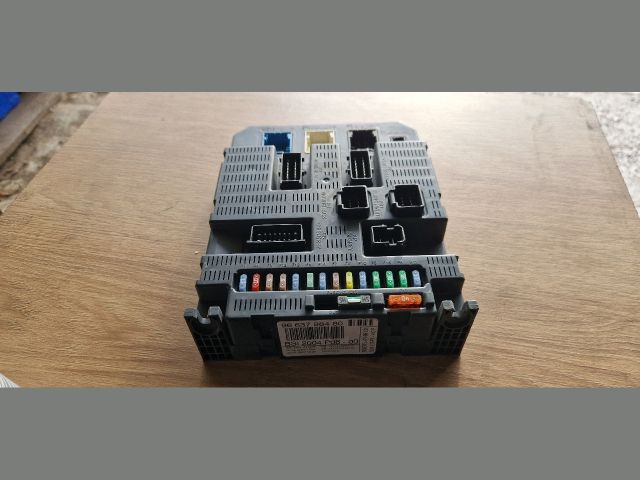 bontott CITROËN C4 Biztosítéktábla Utastér