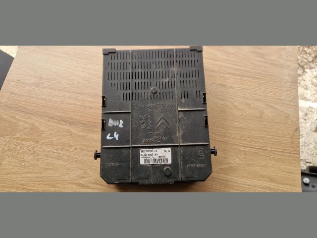 bontott CITROËN C4 Biztosítéktábla Utastér