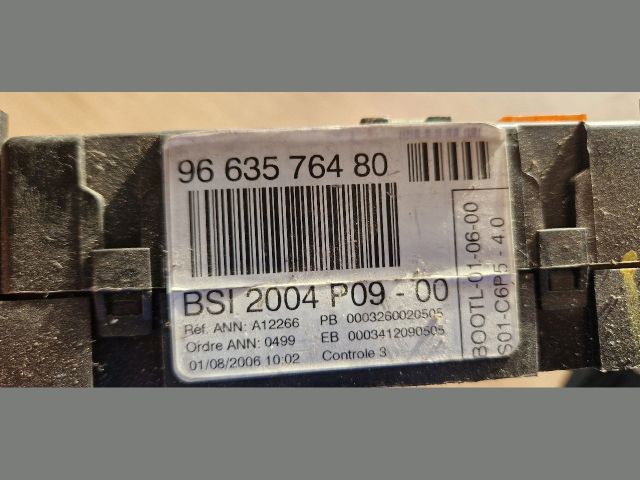 bontott CITROËN C4 Biztosítéktábla Utastér