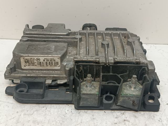 bontott CITROËN C4 CACTUS Start / Stop Vezérlő Modul