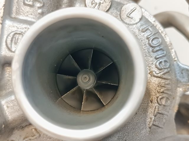 bontott CITROËN C4 CACTUS Turbó