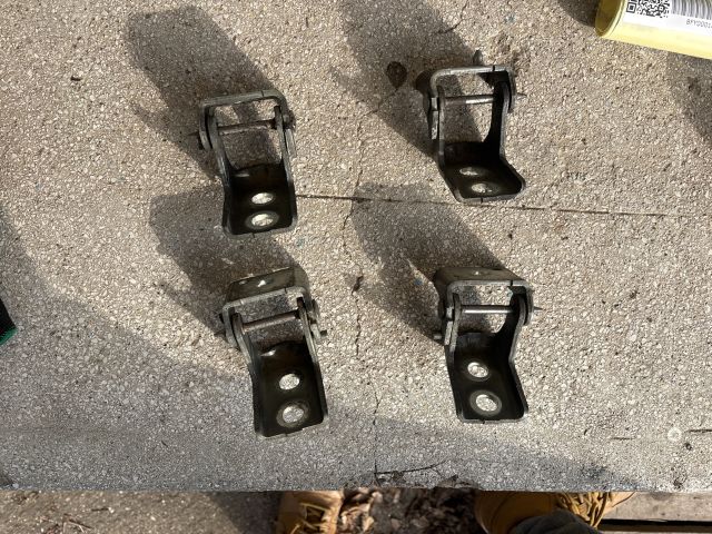 bontott CITROËN C4 CACTUS Bal első Zsanér