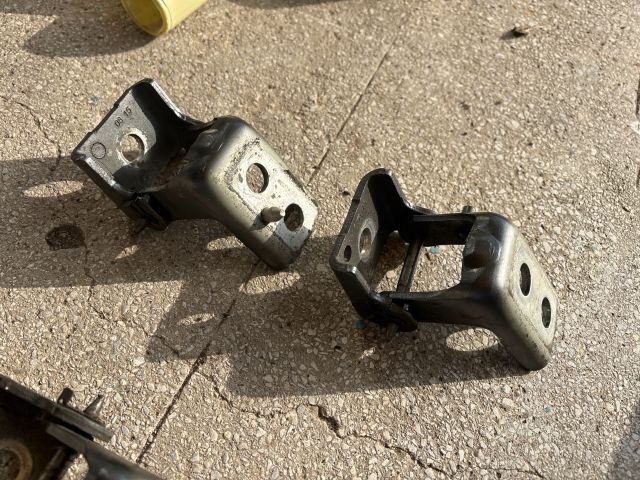 bontott CITROËN C4 CACTUS Bal első Zsanér