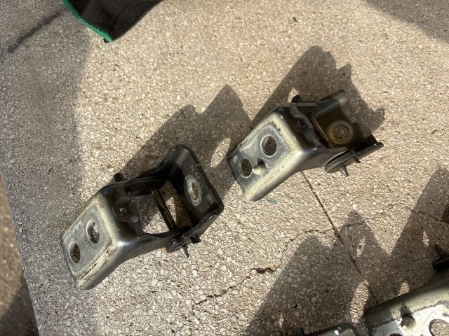 bontott CITROËN C4 CACTUS Bal első Zsanér