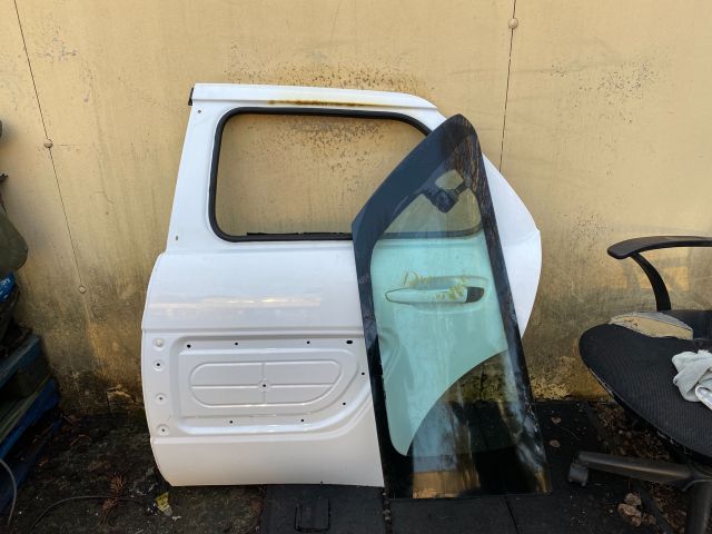 bontott CITROËN C4 CACTUS Bal hátsó Ajtó (Részeivel)