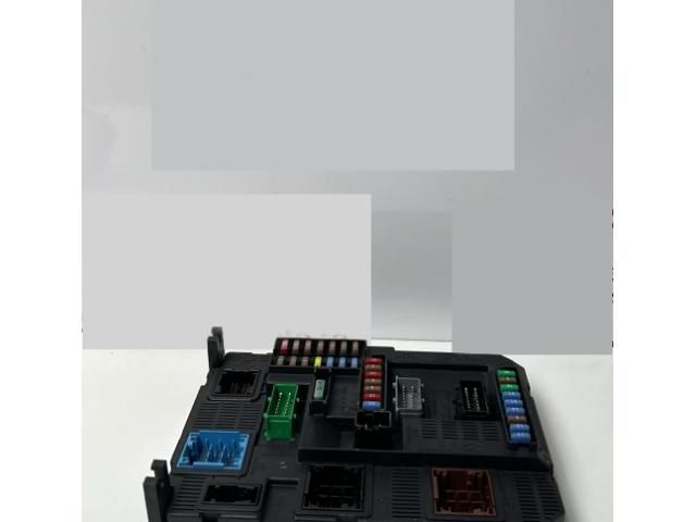 bontott CITROËN C4 CACTUS Biztosítéktábla Utastér