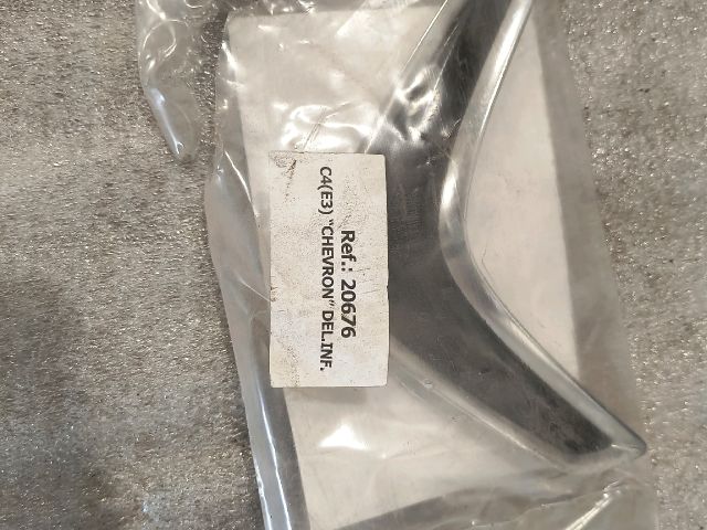 bontott CITROËN C4 CACTUS Első Embléma