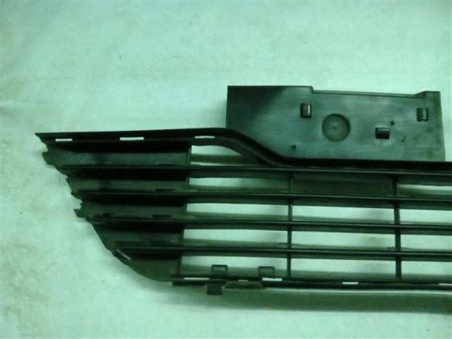 bontott CITROËN C4 Első Lökhárító Alsó Középső Díszrács