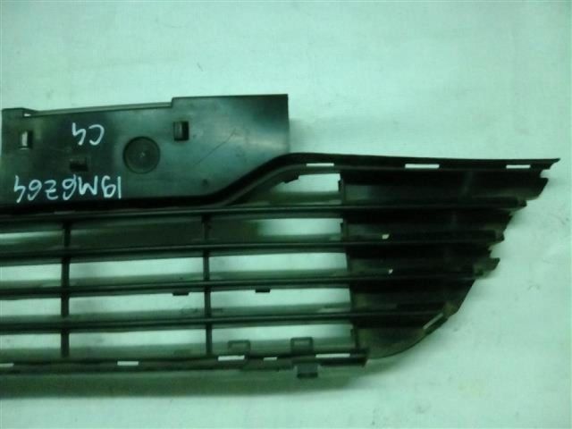 bontott CITROËN C4 Első Lökhárító Alsó Középső Díszrács