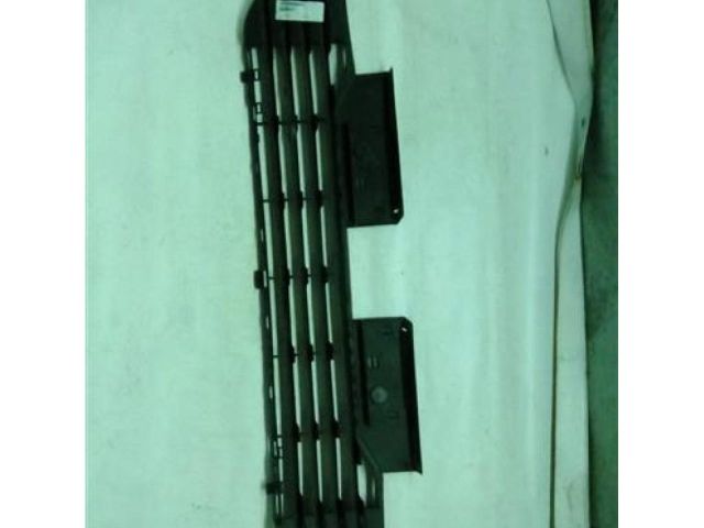 bontott CITROËN C4 Első Lökhárító Alsó Középső Díszrács