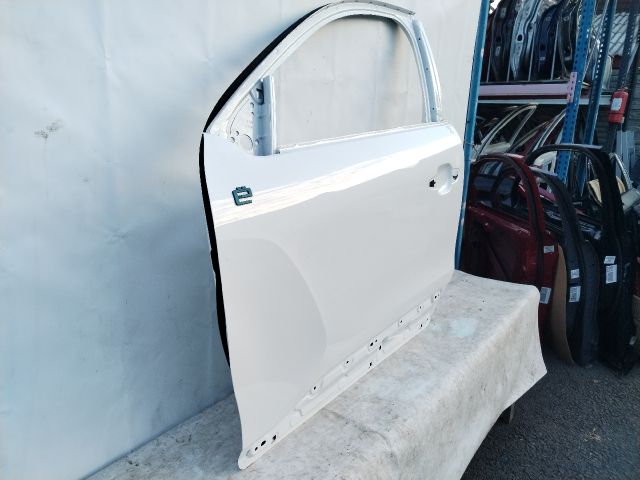 bontott CITROËN C4 III Bal első Ajtó (Üres lemez)