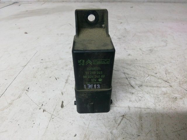 bontott CITROËN C4 Izzító Relé