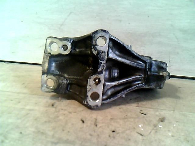 bontott CITROËN C4 Jobb első Féltengely Tartó