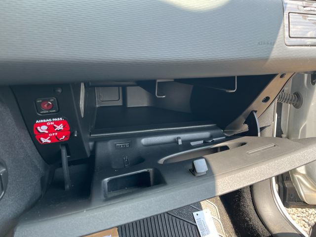 bontott CITROËN C4 Kesztyűtartó