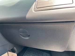 bontott CITROËN C4 Kesztyűtartó