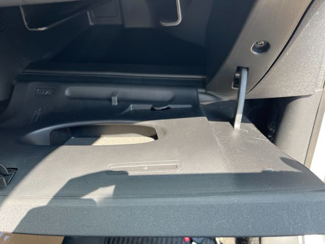 bontott CITROËN C4 Kesztyűtartó