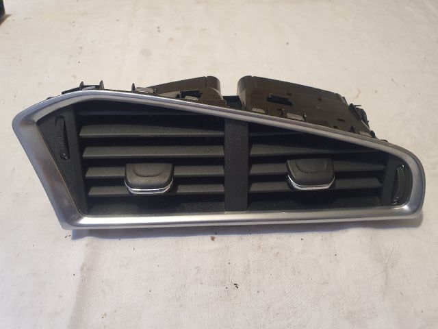 bontott CITROËN C4 Középső Szellőző