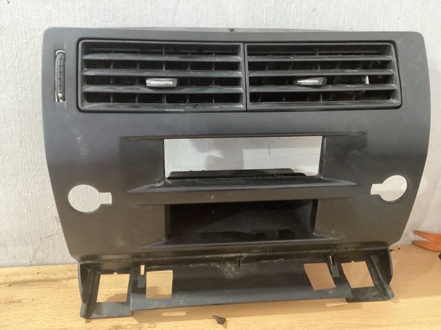 bontott CITROËN C4 Középső Szellőző