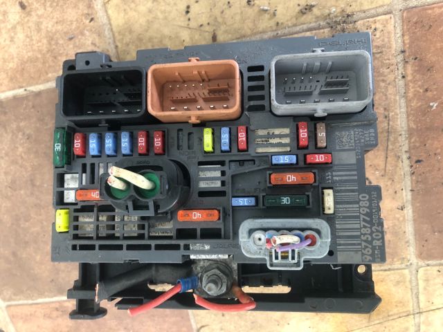 bontott CITROËN C4 PICASSO Biztosítéktábla Motortér