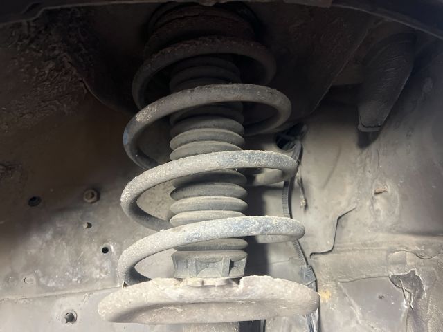 bontott CITROËN C4 PICASSO Bal első Rugó