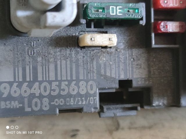 bontott CITROËN C4 PICASSO Biztosítéktábla Motortér