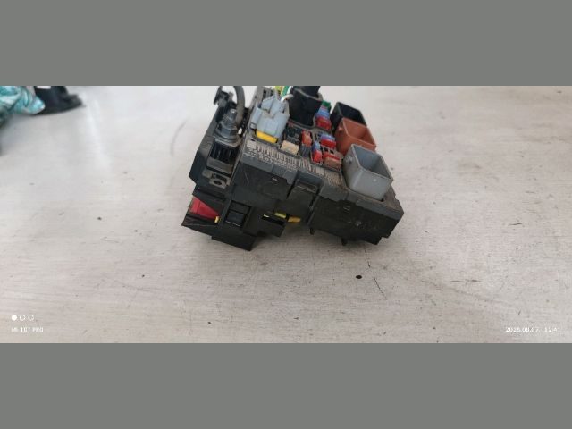 bontott CITROËN C4 PICASSO Biztosítéktábla Motortér