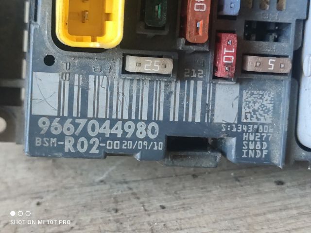 bontott CITROËN C4 PICASSO Biztosítéktábla Motortér