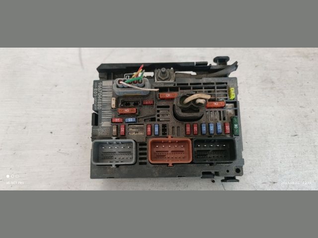 bontott CITROËN C4 PICASSO Biztosítéktábla Motortér