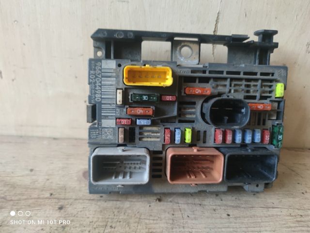 bontott CITROËN C4 PICASSO Biztosítéktábla Motortér