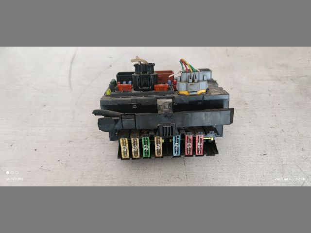 bontott CITROËN C4 PICASSO Biztosítéktábla Motortér