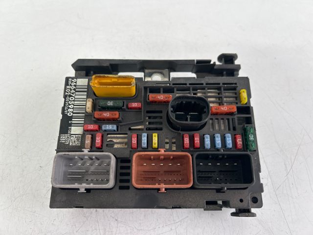 bontott CITROËN C4 PICASSO Biztosítéktábla Motortér