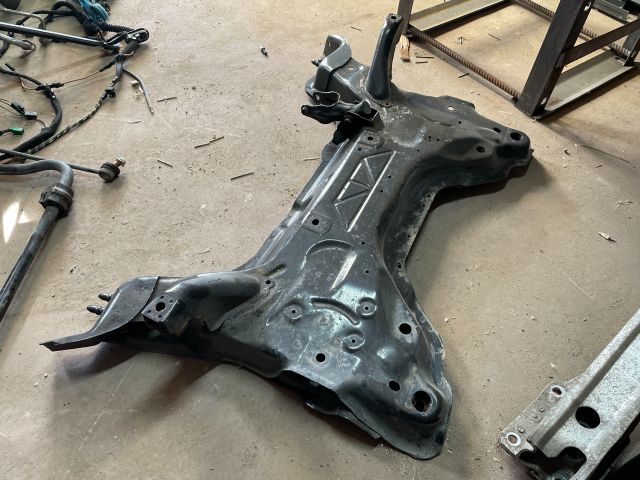 bontott CITROËN C4 PICASSO Első Bölcső