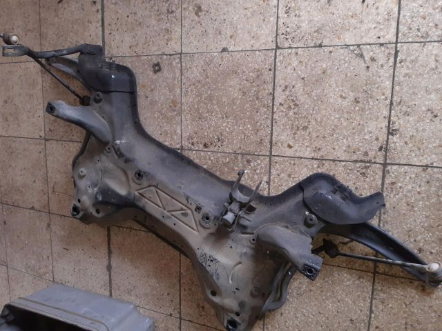 bontott CITROËN C4 PICASSO Első Bölcső