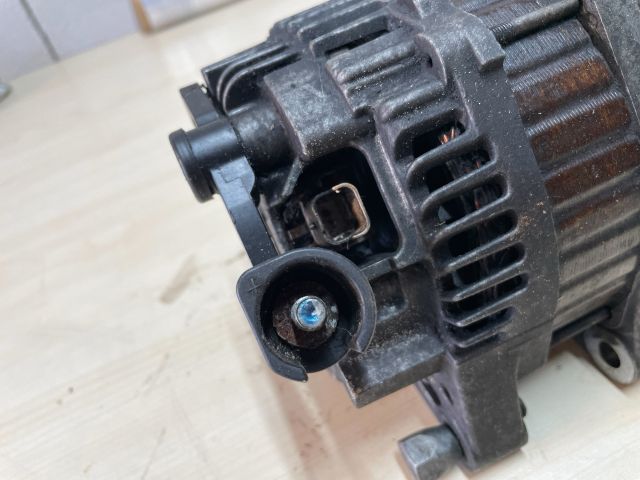 bontott CITROËN C4 PICASSO Generátor