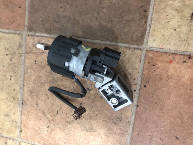 bontott CITROËN C4 PICASSO Gyújtáskapcsoló Házzal