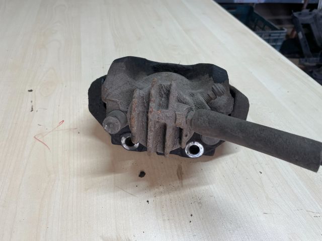 bontott CITROËN C4 PICASSO Jobb első Féknyereg Munkahengerrel