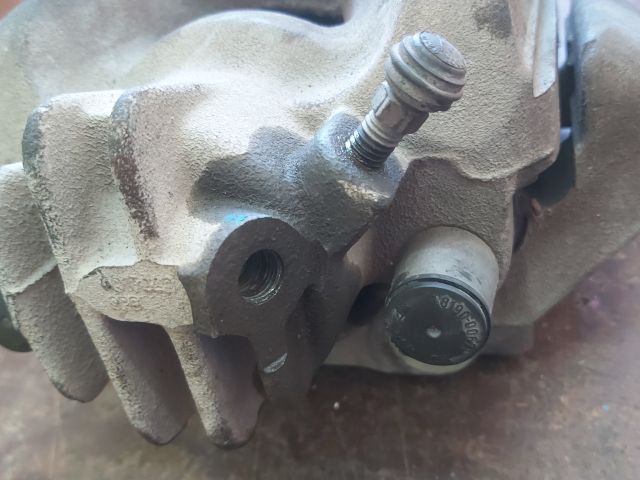 bontott CITROËN C4 PICASSO Jobb első Féknyereg Munkahengerrel