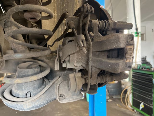 bontott CITROËN C4 PICASSO Jobb hátsó Féknyereg Munkahengerrel