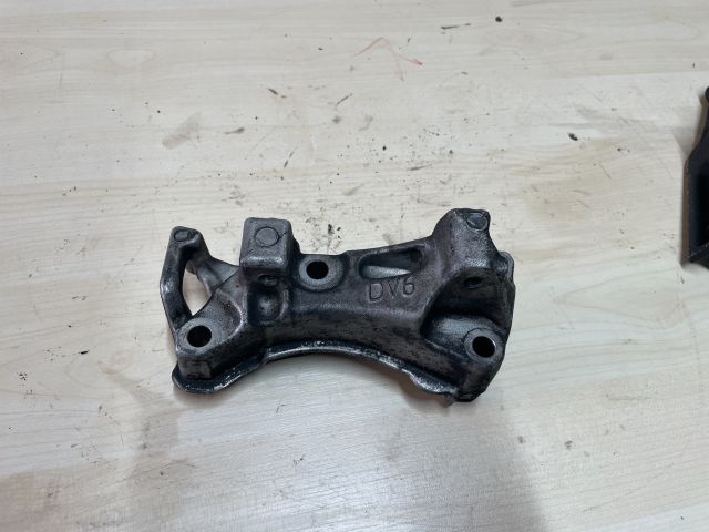 bontott CITROËN C4 PICASSO Motor Tartó Bak (Fém)