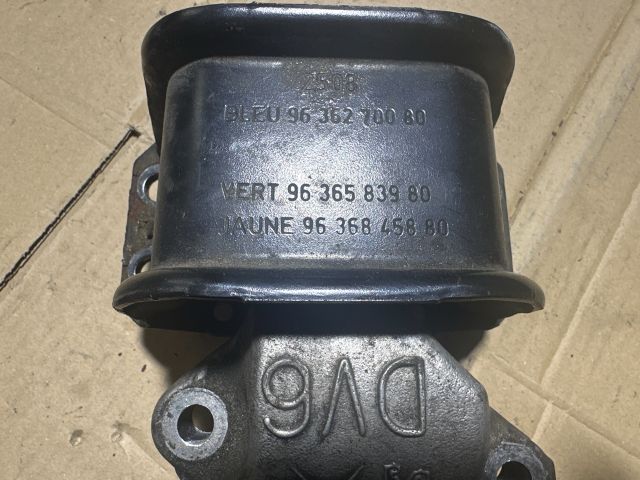 bontott CITROËN C4 PICASSO Motor Tartó Bak Jobb